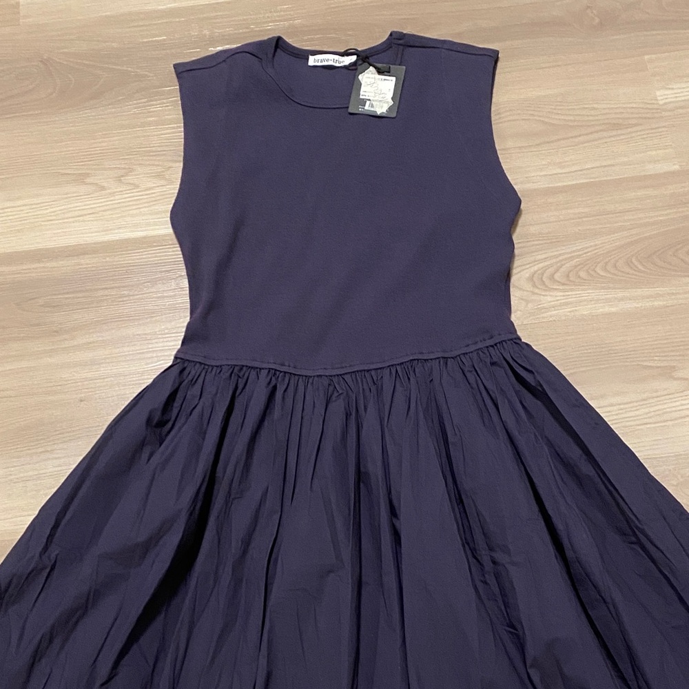 Elegant Navy Sleeveless Dress - Picture 9 of 15